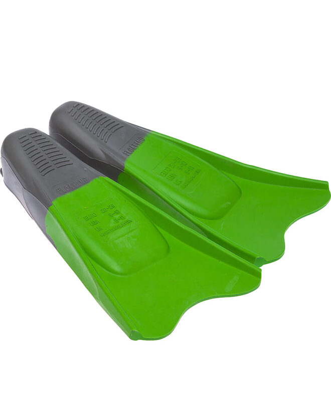 Colour short fins pool