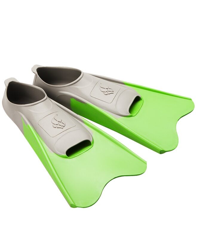 Colour short fins pool