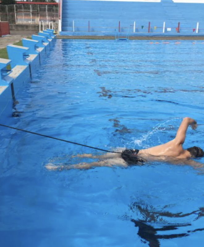 elastik træning i vand